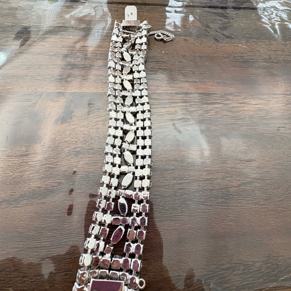 Vintage Elegant milk glass and rhinestone Bracelet - Picture 4 of 4